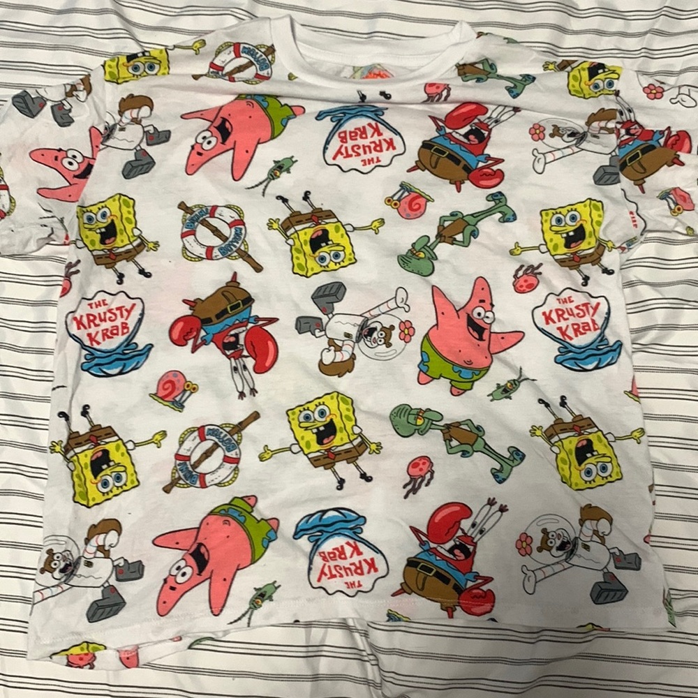 A crop top shirt with SpongeBob SquarePants design size:XL